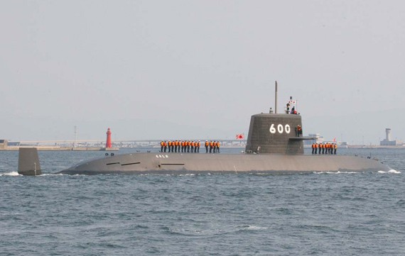 Tàu ngầm Mochishio lớp Oyashio của Lực lượng Phòng vệ Nhật Bản.